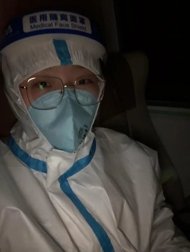 天已经黑了,张园园刚结束工作,图源受访者