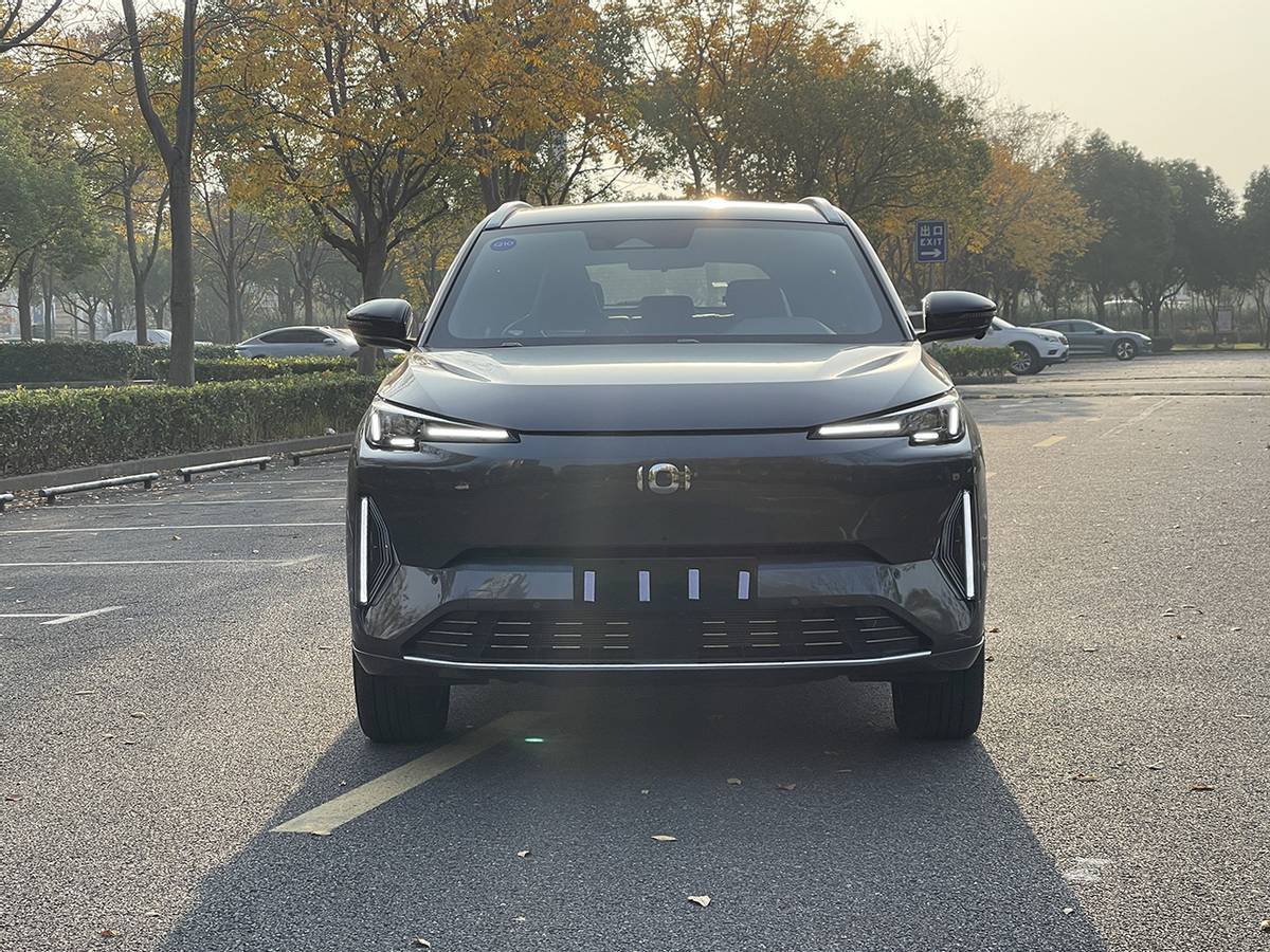 售价11.99万元起,搭插混动力,纯电续航最长125km,启源Q05实拍