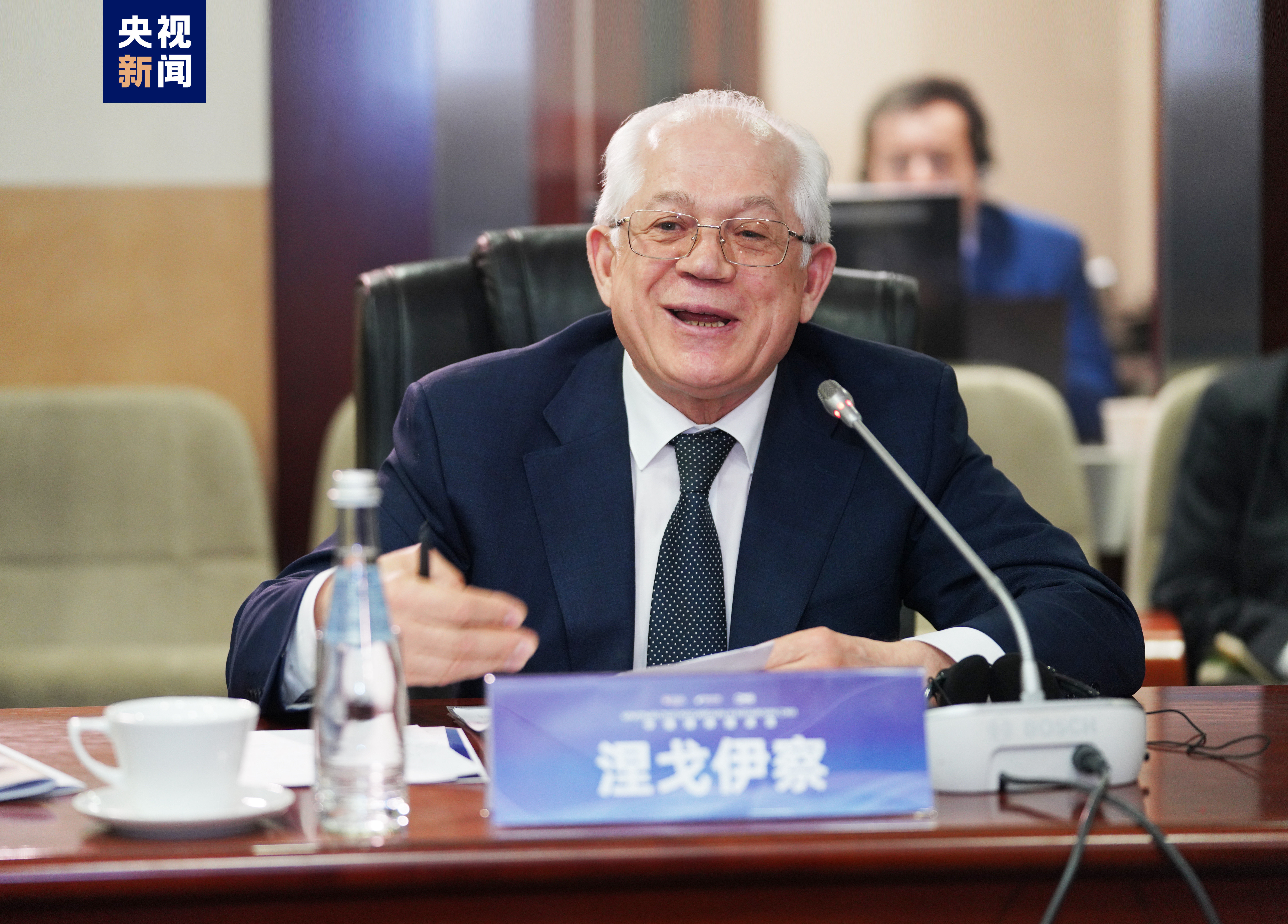 △《俄罗斯报》社长涅戈伊察