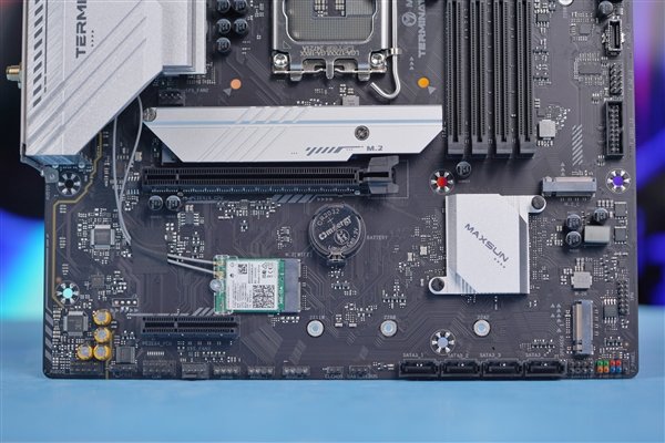 新一代甜品主板!铭瑄终结者B760M D4 WIFI图赏