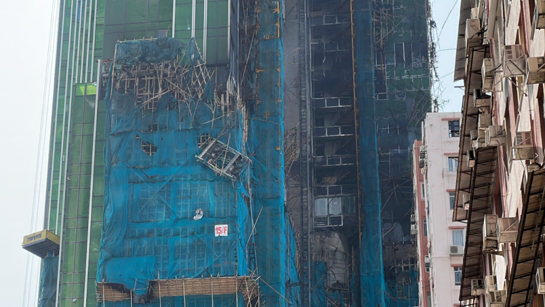 香港楼与楼之间距离都很近,所以周围住户也要疏散(图:HK01)