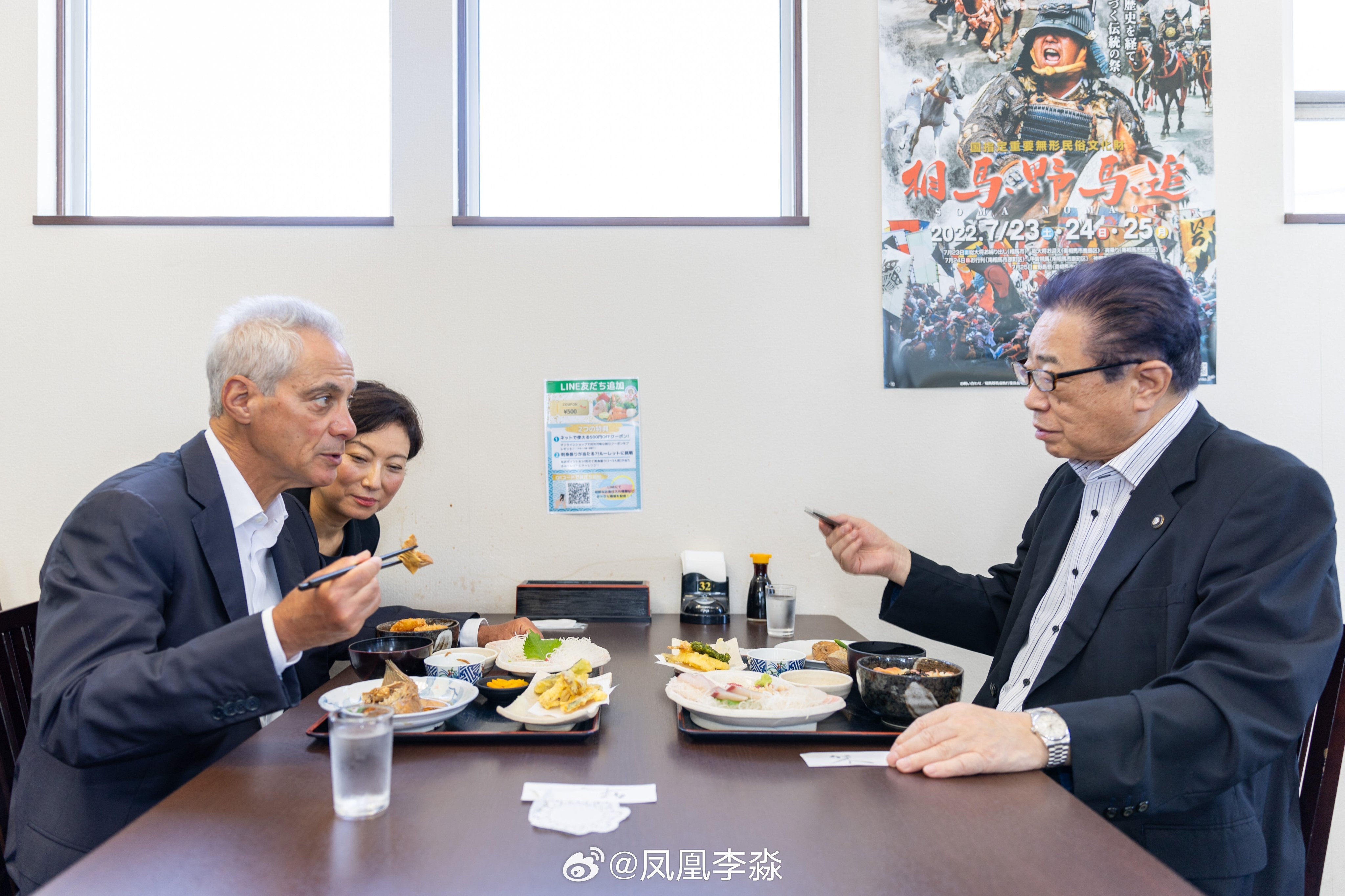 美国驻日大使去福岛吃海鲜，“忍不住带了福岛桃子回东京”