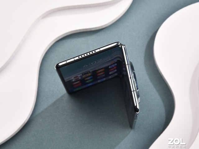 华为Mate X5抢先上手体验:折叠屏机皇强势回归