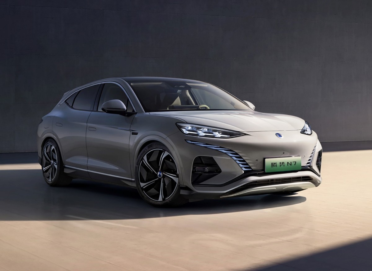 比亚迪终于出手了 正面交锋特斯拉 腾势N7对比Model Y