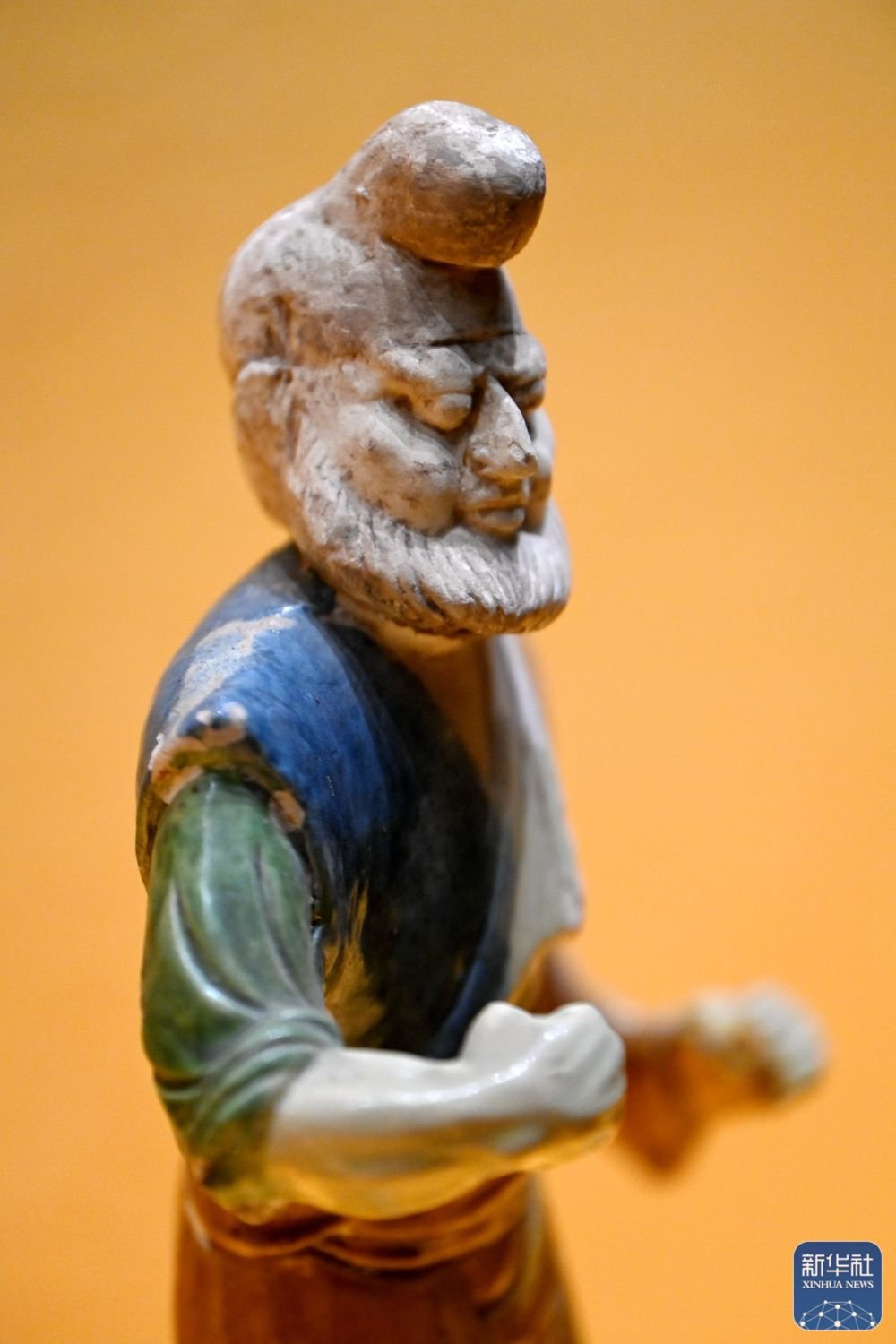 唐代的长安城中居住着大批胡人,胡乐,胡服风靡长安,经考古出土的陶俑