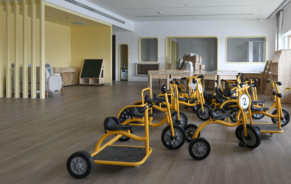 这是7月11日拍摄的雄安北海幼儿园的一间教室。