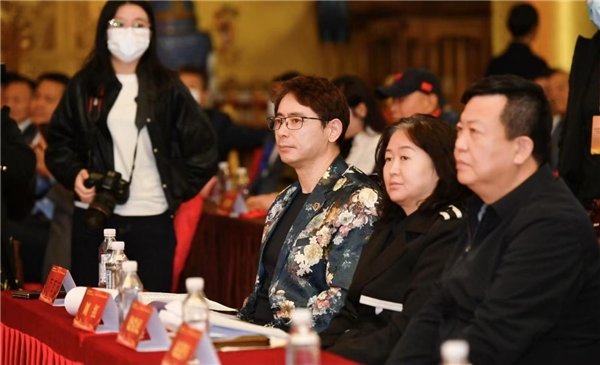 盗龄医生:世界知名大健康品牌受邀参加《中国百名优秀企业家奋斗史》首发式