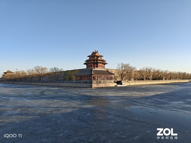 4K元性价比旗舰该买谁?iQOO 11全面对比小米13