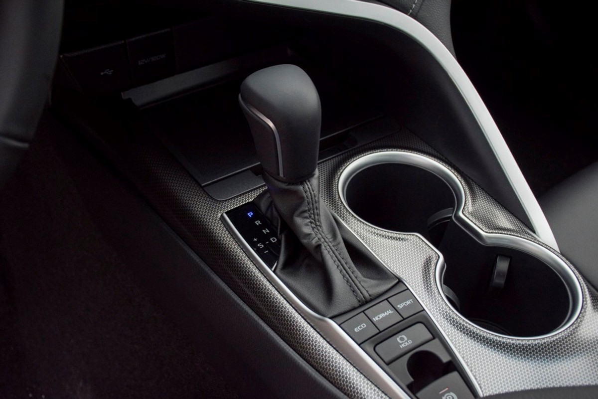 国货之光对比合资老将 全新红旗H5和丰田凯美瑞怎么选?