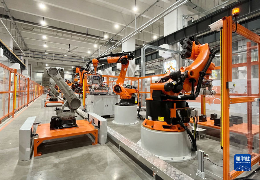 这是美的库卡智能制造科技园全自动化生产线。新华社记者孙飞 摄