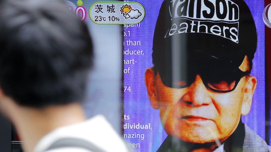 2019年7月9日，日本东京，街头屏幕上播报杰尼斯事务所创始人喜多川去世的消息。视觉中国 资料图