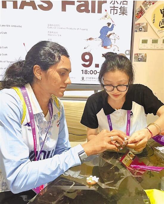 南宋官窑瓷制作技艺体验活动 记者 陈雷 摄