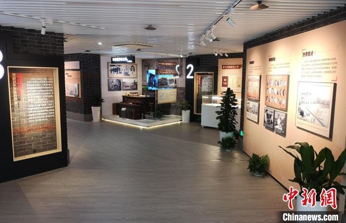 “同心百年”上海侨史发展陈列展。　范宇斌 摄