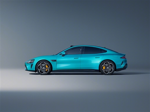 小米汽车SU7海湾蓝/橄榄绿/雅灰实拍图对比!你最喜欢哪一款