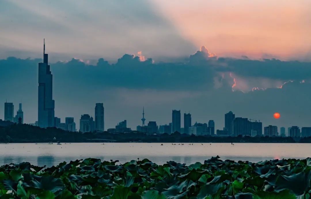 图片|南京一个夏日傍晚 · 摄图网 ©