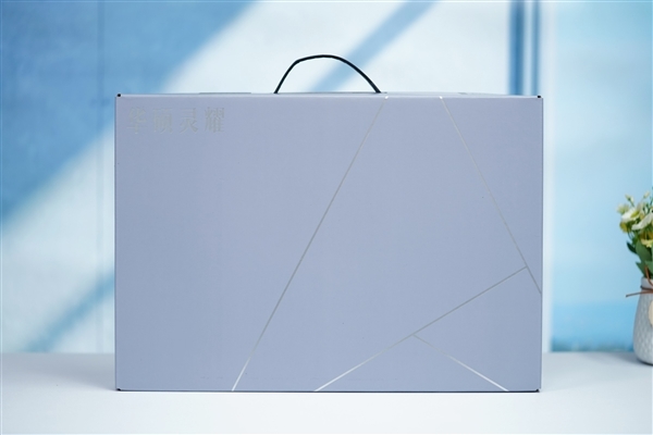 首台酷睿Ultra笔记本!华硕灵耀14 2024 AI超轻薄本图赏