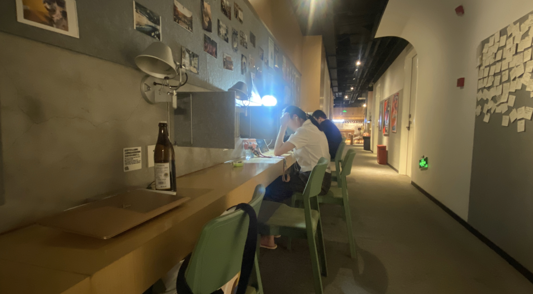 上海的青旅里,挤满了年轻人