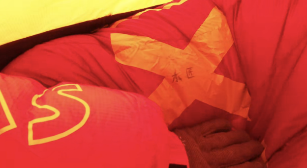 今年珠峰登山季中，遇难者陈学斌的遗物，朋友们称他为“木匠”。