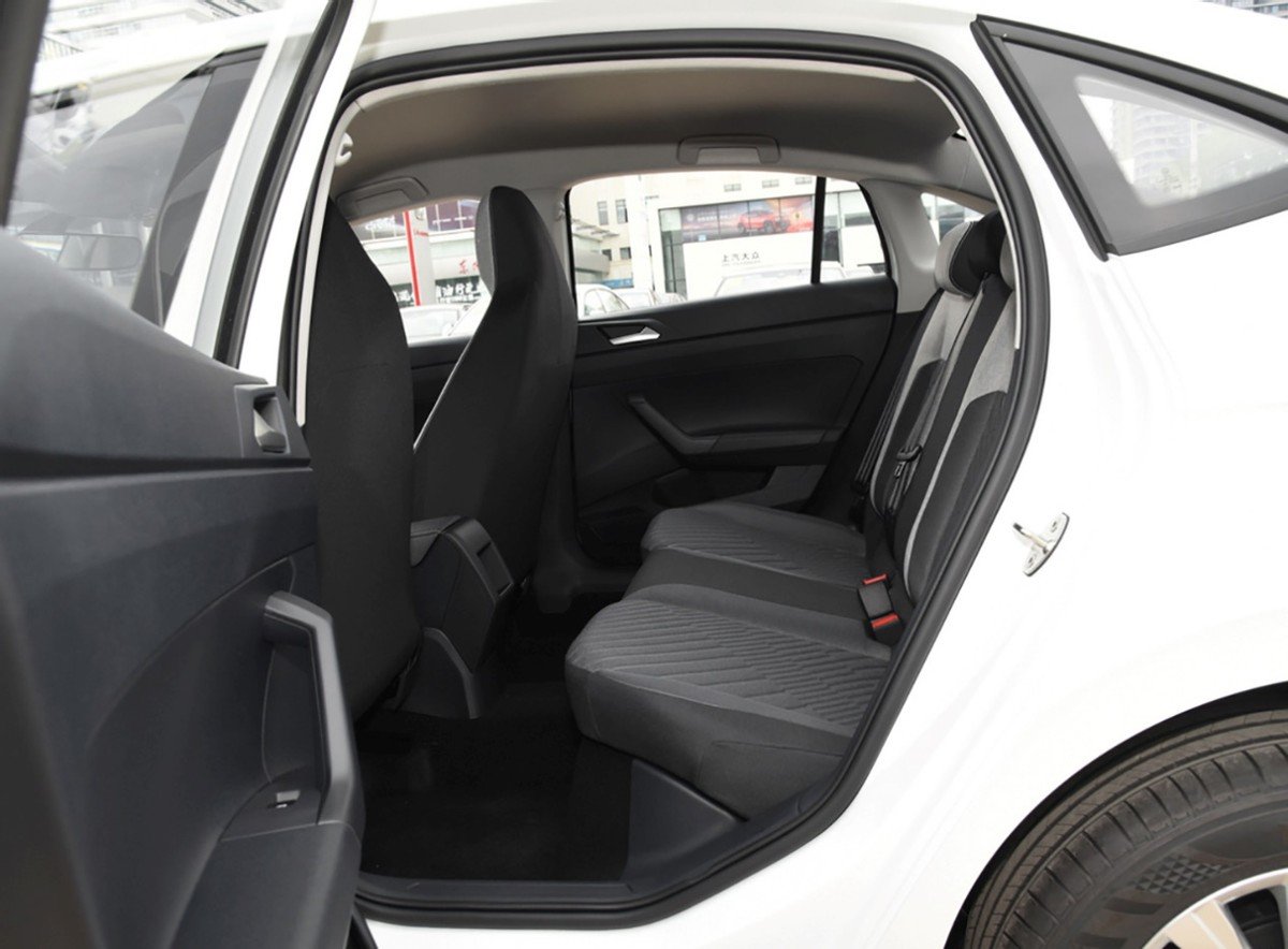 大众终于拿出诚意 直接硬刚比亚迪?朗逸新锐对比秦PLUS DM-i