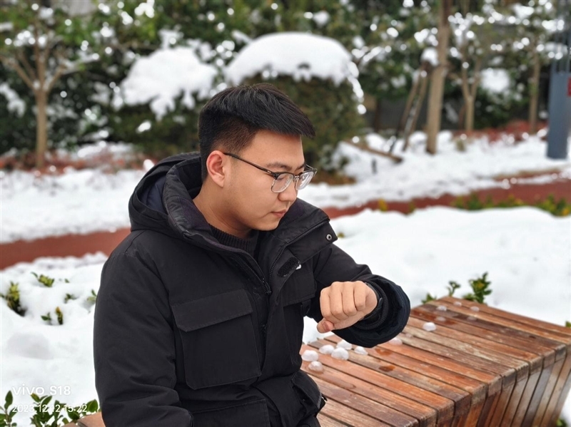 8mm机身下的续航王者!vivo S18评测:5000mAh超薄蓝海电池 轻松用一天半