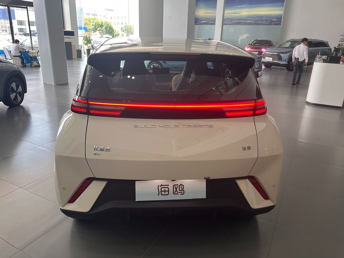 5月卖了8000多辆,它和五菱缤果怎么选?比亚迪海鸥实拍