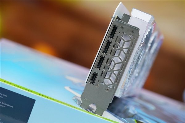 纯白千层镜!影驰RTX 4060 Ti 8GB星曜OC图赏