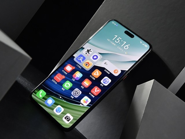 【有料评测】华为Mate 60 Pro+评测,涅槃重生后的首款超大杯