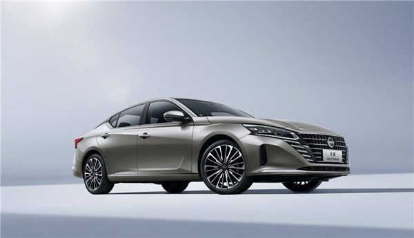 一代经典或将被替代!日产天籁海外版将于2025年停产 加速推进电气化进程