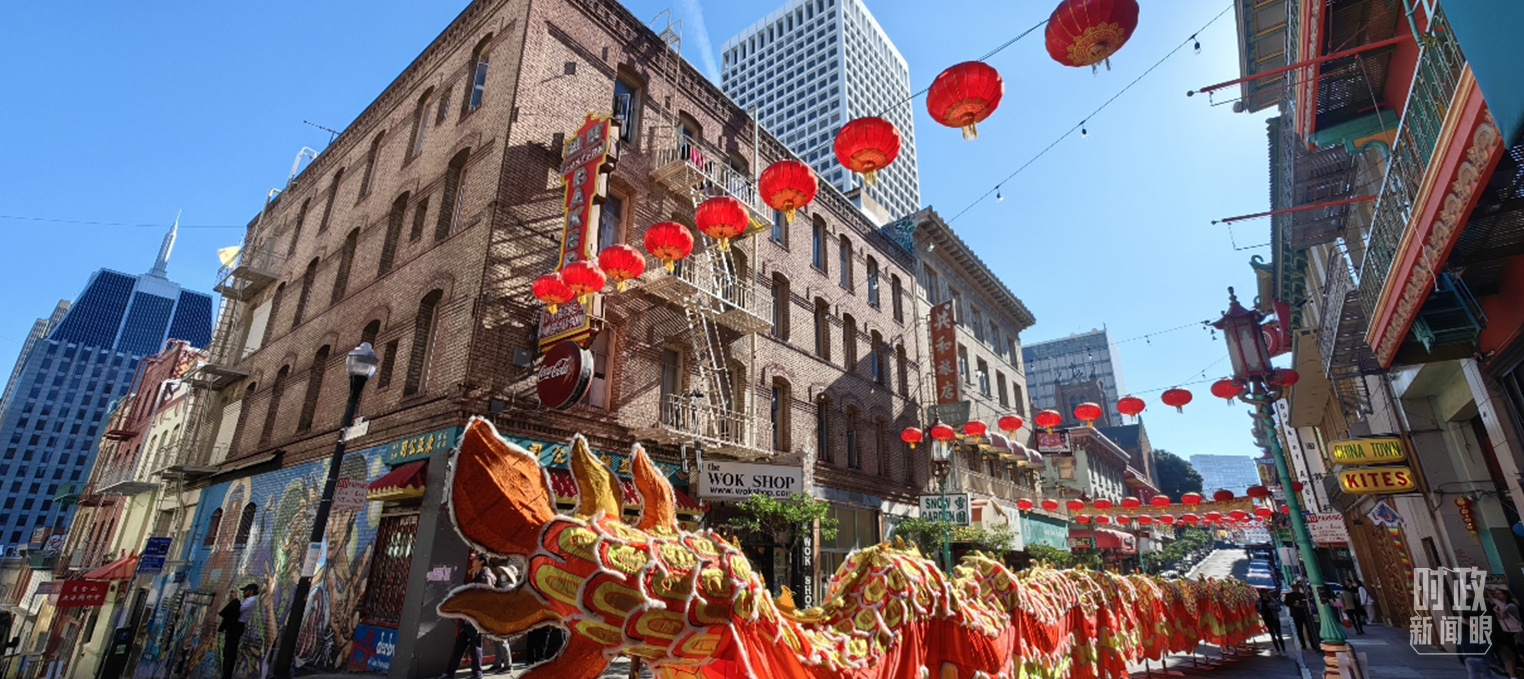 △旧金山唐人街的舞龙表演。(总台央视记者杨波拍摄)