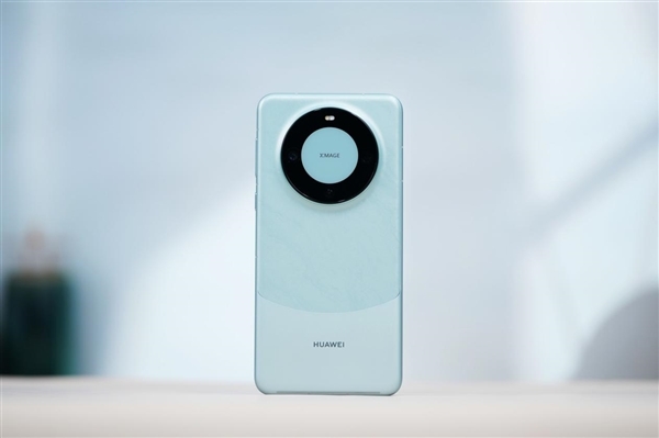 三挖孔前所未有!华为Mate 60 Pro雅川青图赏