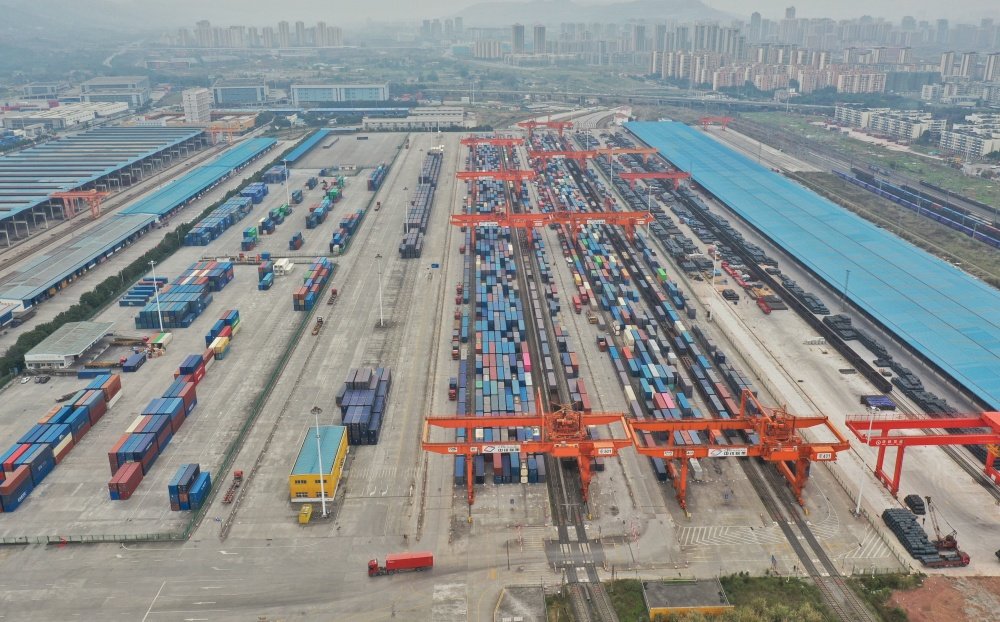 ▲2月17日,重庆国际物流枢纽园区团结村中心站内一片繁忙。记者 崔力 摄/视觉重庆