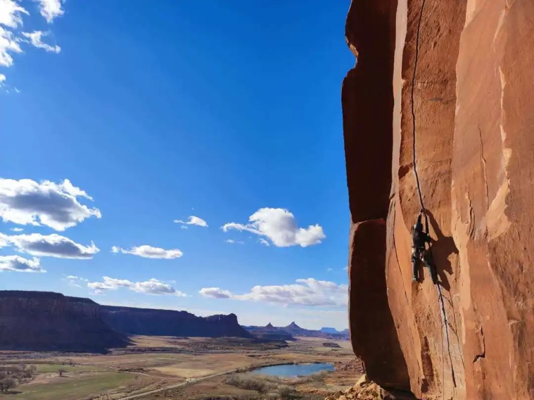 Dane 在美国犹他州的攀爬 Indian Creek