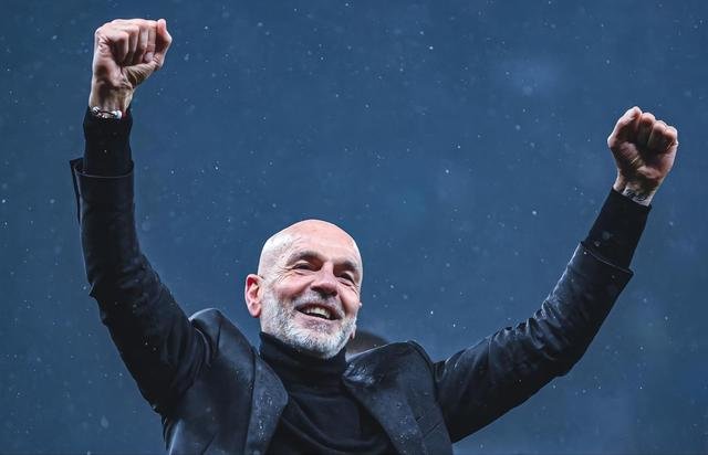 AC时隔11年重返欧冠8强,热刺无冠魔咒延续