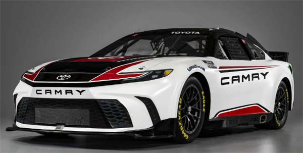 取消车门 换装5.9L V8发动机:史上最强丰田凯美瑞诞生!