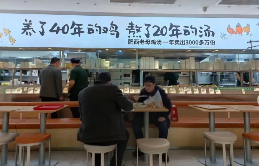 餐饮品牌入驻的商业街地段租金不菲.图源：图虫创意