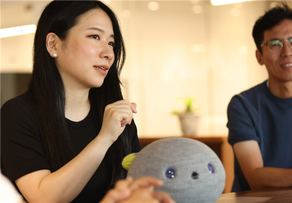 松下5月首发家用机器人:会说话会放屁 要用不完美温暖人类