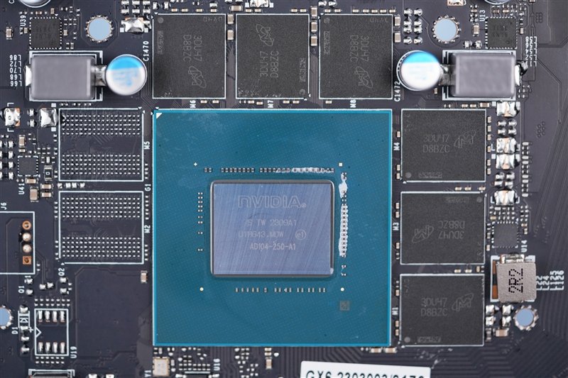 纤薄身材也能满血发挥!耕升RTX 4070踏雪评测:2K游戏通吃的高颜值显卡