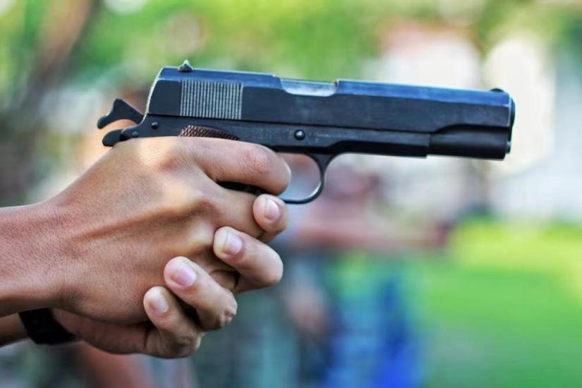 枪击事件引发了对“不退让法”的审视。