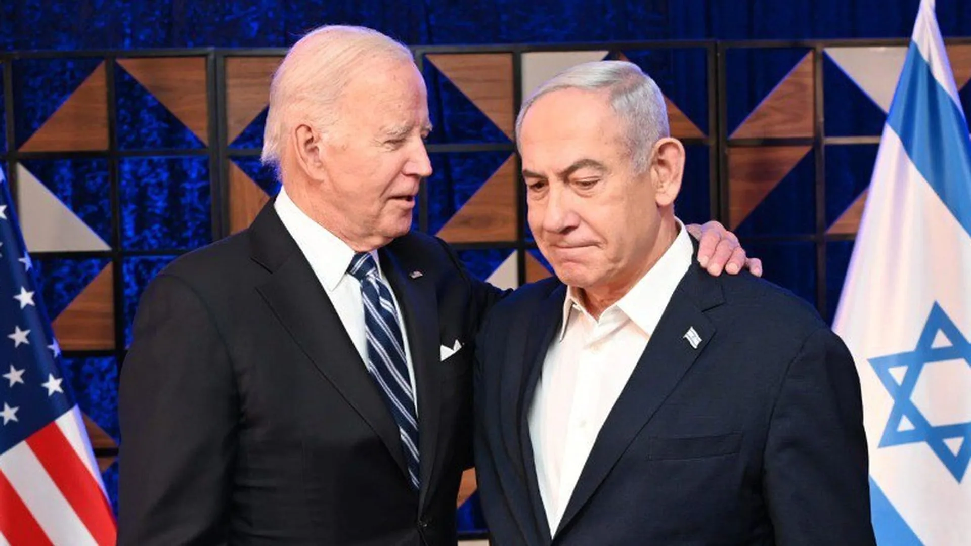 拜登和以色列总统会谈，时常盯着自己腿上的记事卡念稿，对方无语只好看镜头凤凰网北美_凤凰网