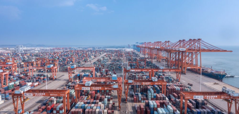图为广西北部湾港国际集装箱码头.(黄荣冠 摄)