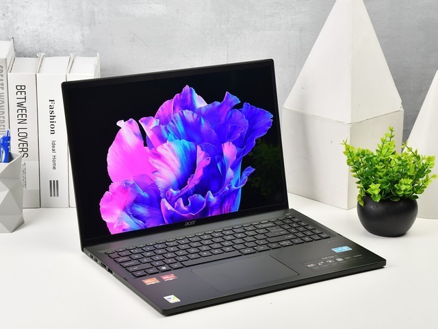 AMD锐龙7 7840U助力AI 多核性能提升20% 宏碁传奇Edge 16评测