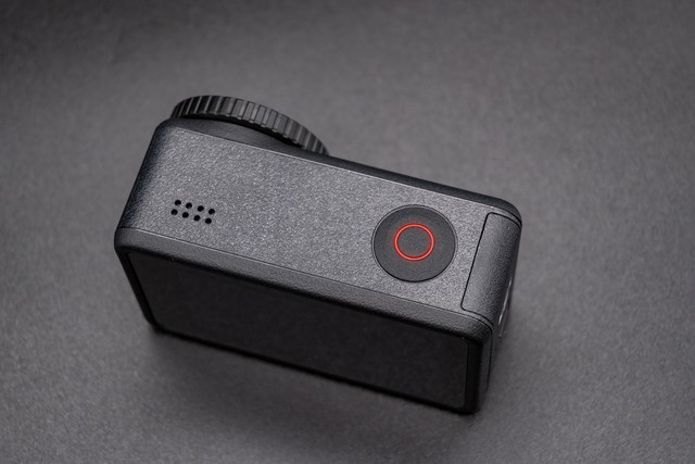 大疆Osmo Action 4运动相机评测:1/1.3英寸+18米裸机防水+耐低温长续航电池