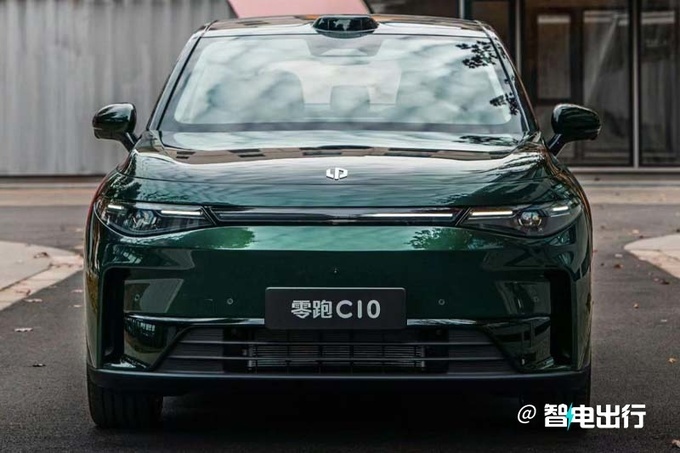 0"四叶草"架构打造,车身尺寸比核心竞品——比亚迪宋plus ev更大;车内