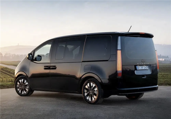 理想MEGA的韩国兄弟:现代MPV Staria实车曝光 有望进入国内销售