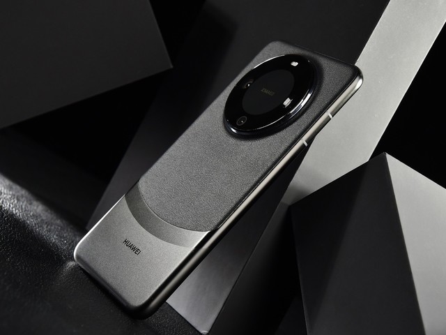 【有料评测】华为Mate 60 Pro+评测,涅槃重生后的首款超大杯