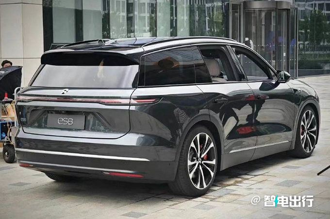 蔚来全新es8实车街拍!6月交付 租电池立减12.8万_凤凰网汽车_凤凰网