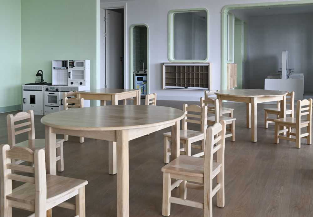 这是7月11日拍摄的雄安北海幼儿园的一间教室。