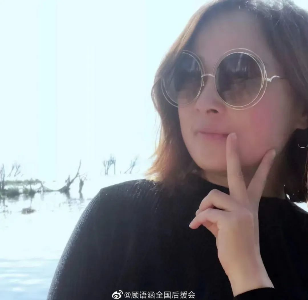 还记得《庆余年》里的小叶轻眉吗？18岁的她长这样…