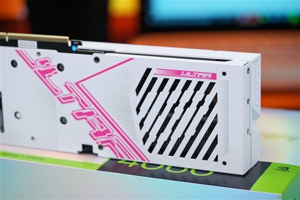 高颜值波普风!七彩虹RTX 4060 Ti Ultra W OC显卡图赏