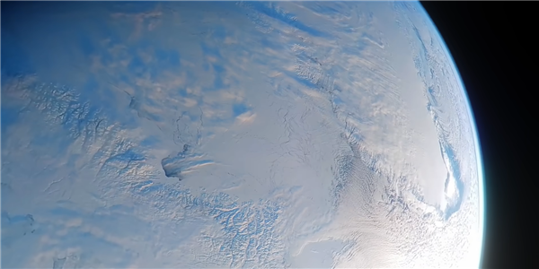 UP主“影视飓风”买了一颗国产卫星 拍摄宇宙360全景视频